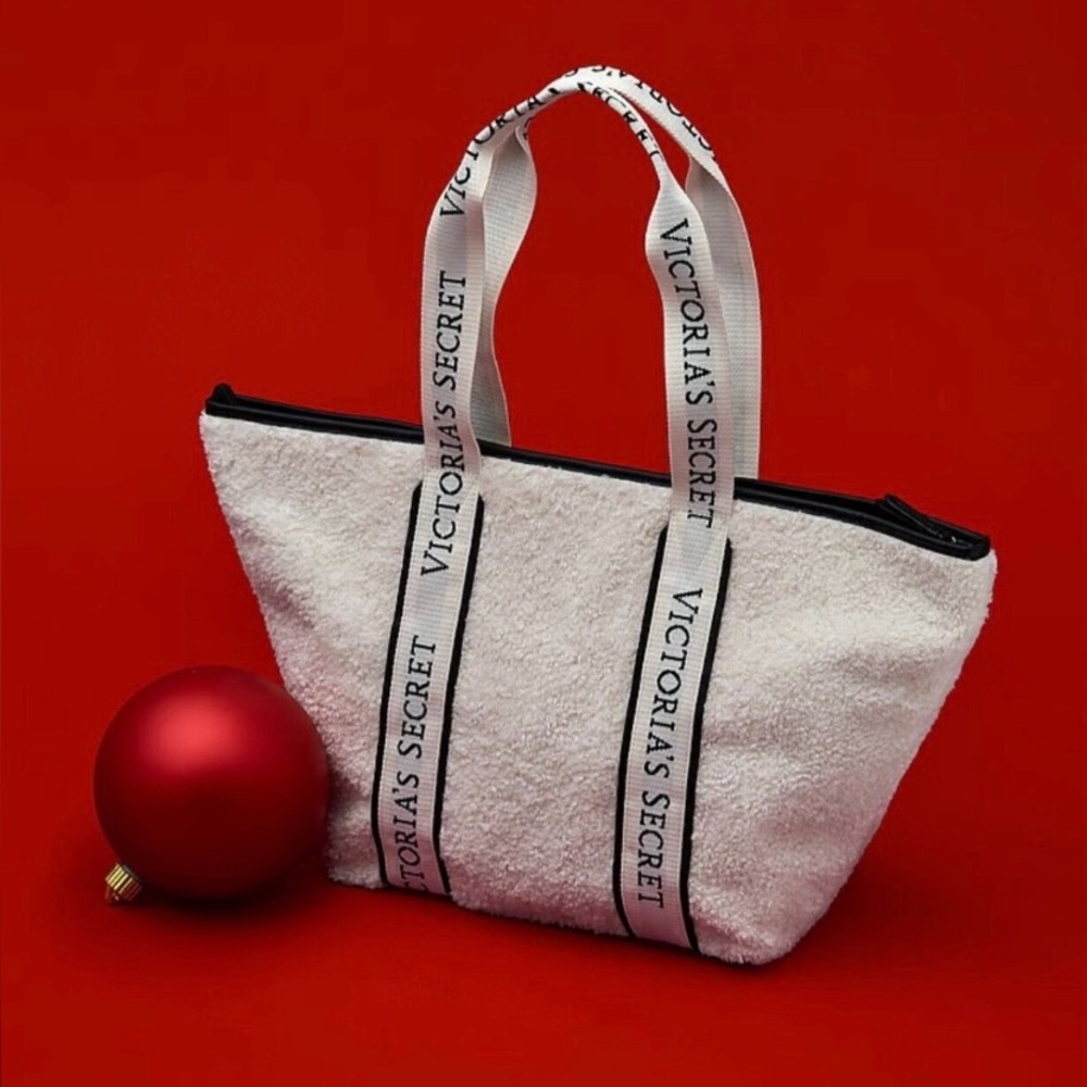 NWT *Discontinued* Victoria's Secret Off-White Sherpa Tote with Black Accents